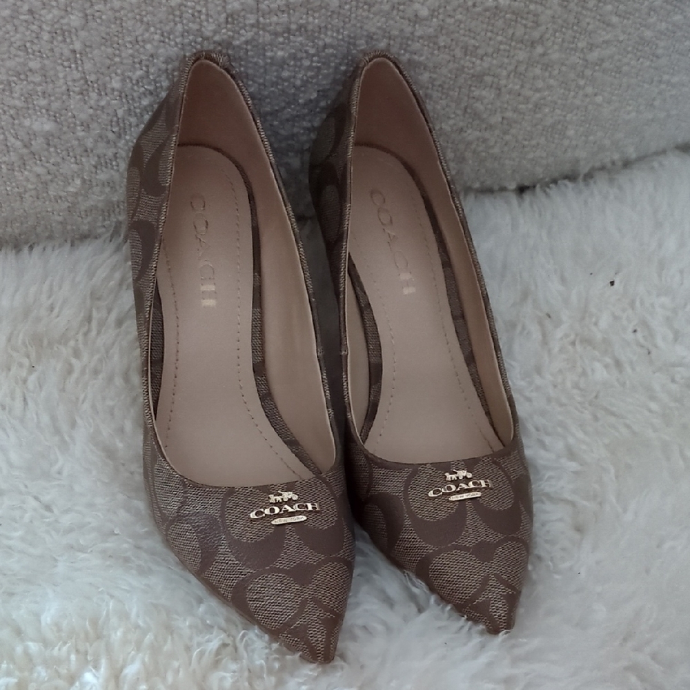 Coach Alyce signature pumps in khaki signature canvas 